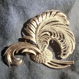 Oscar de la Renta 2 3/4" brooch